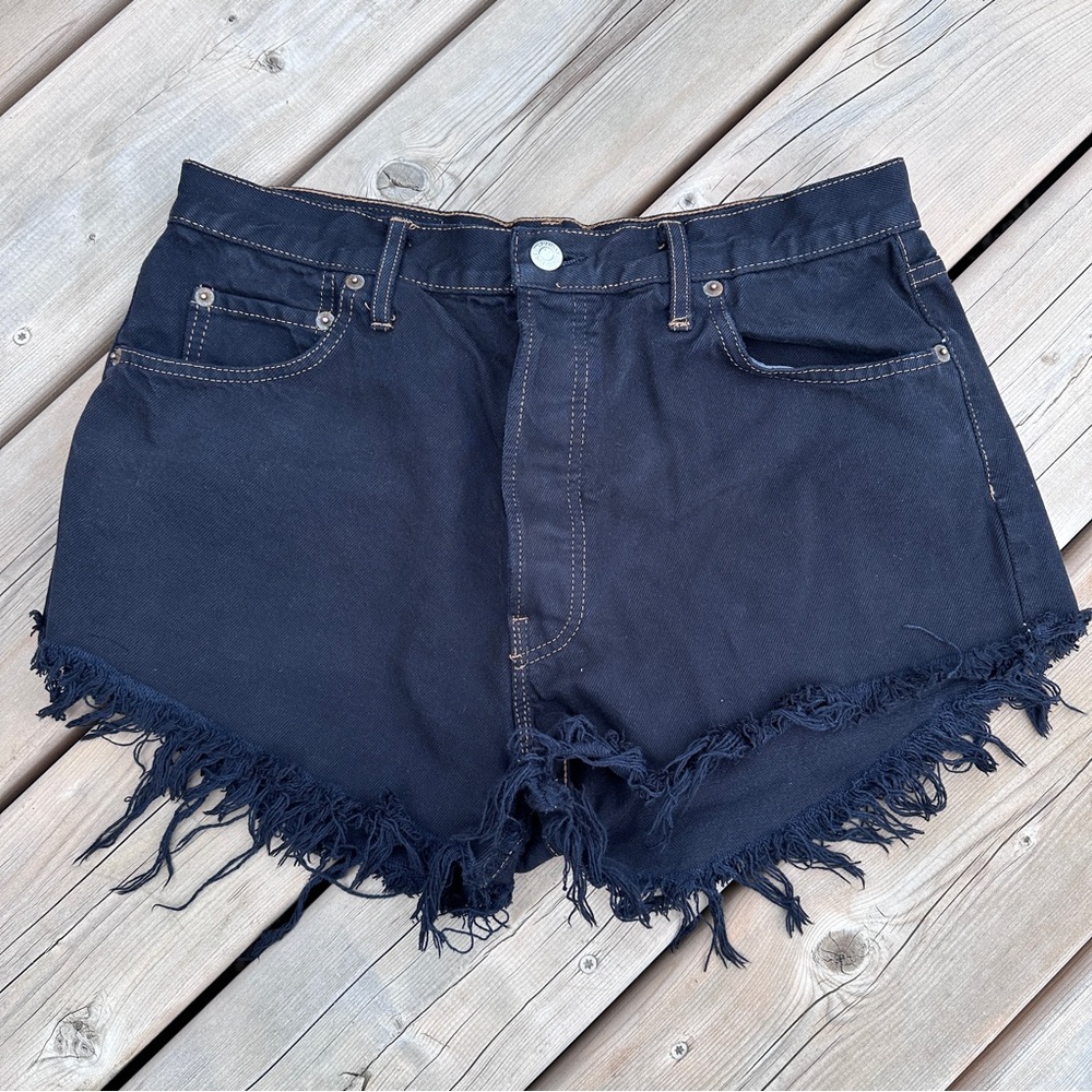 Levi’s Black Cut-Off Denim Shorts
